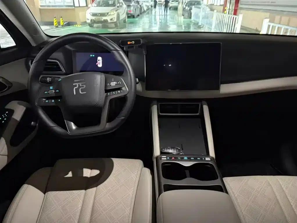 Yuan UP 2025 Smart Driving Edition 401KM Vitality Edition — миниатюра 6