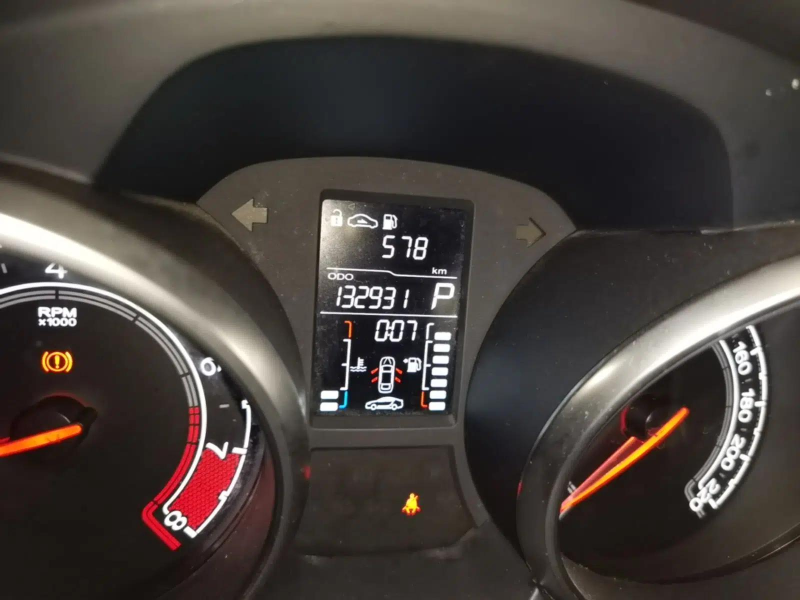 MG GT 2015 1.5T Automatic Fashion Edition — миниатюра 12
