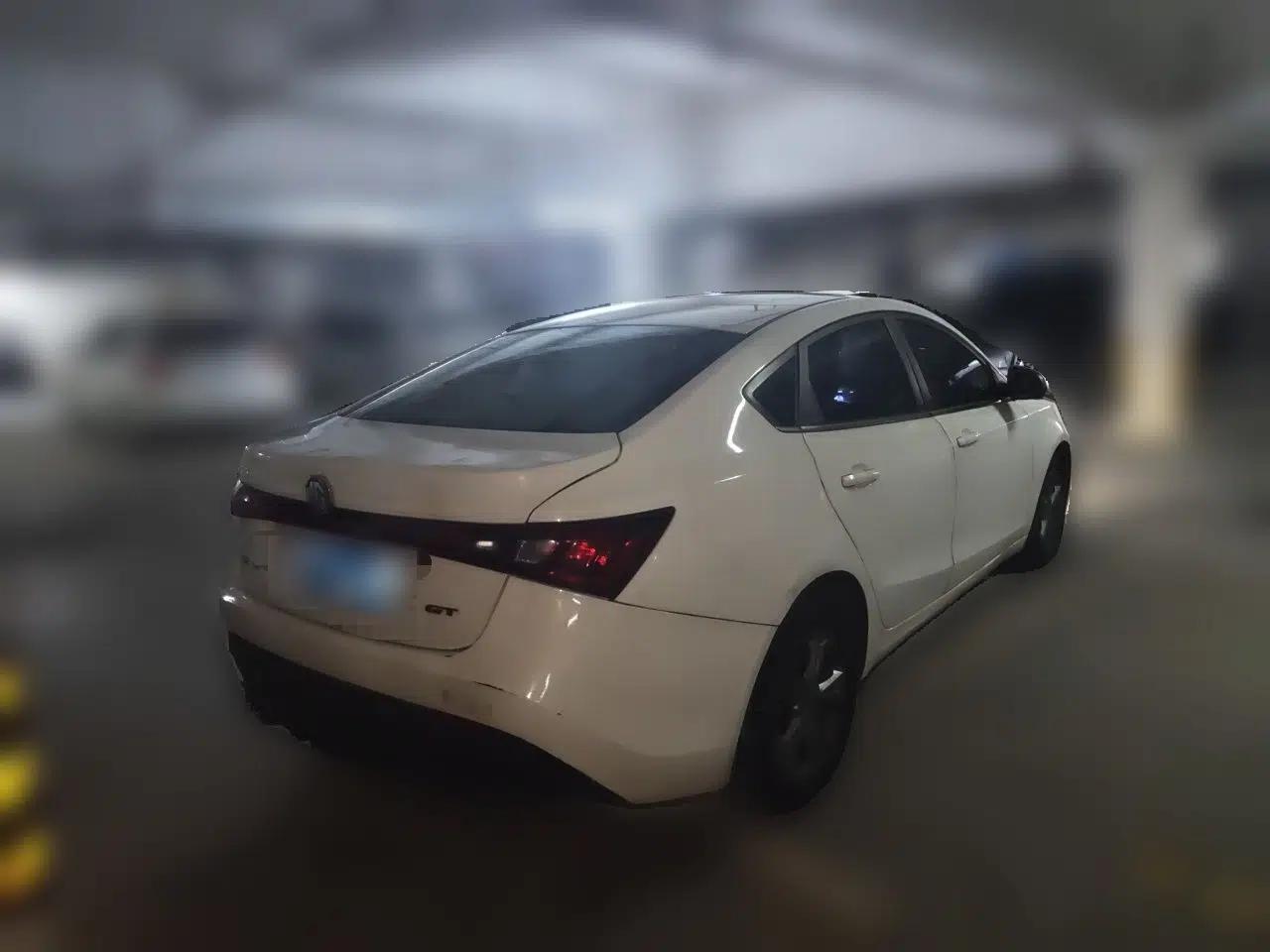 MG GT 2016 1.5L Automatic Value-Added Luxury Edition — миниатюра 6