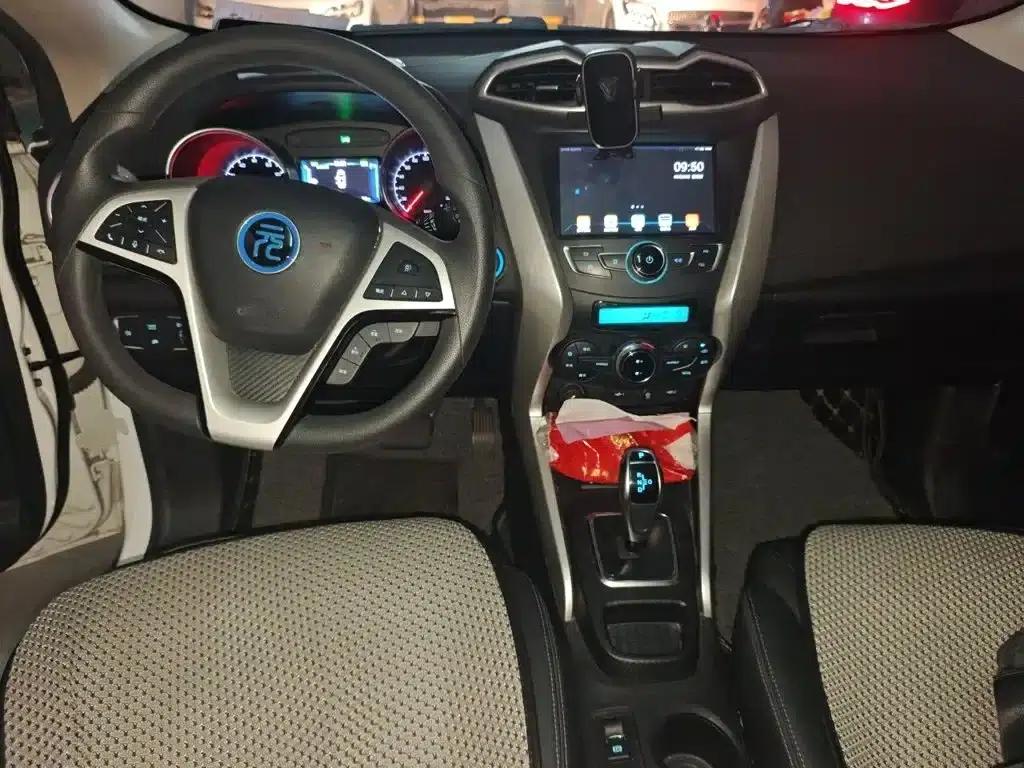 Yuan New Energy 2018 EV360 Smart Connected Cool Edition — миниатюра 5