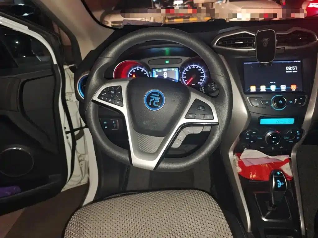 Yuan New Energy 2018 EV360 Smart Connected Cool Edition — миниатюра 6