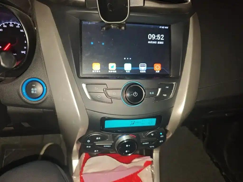Yuan New Energy 2018 EV360 Smart Connected Cool Edition — миниатюра 9