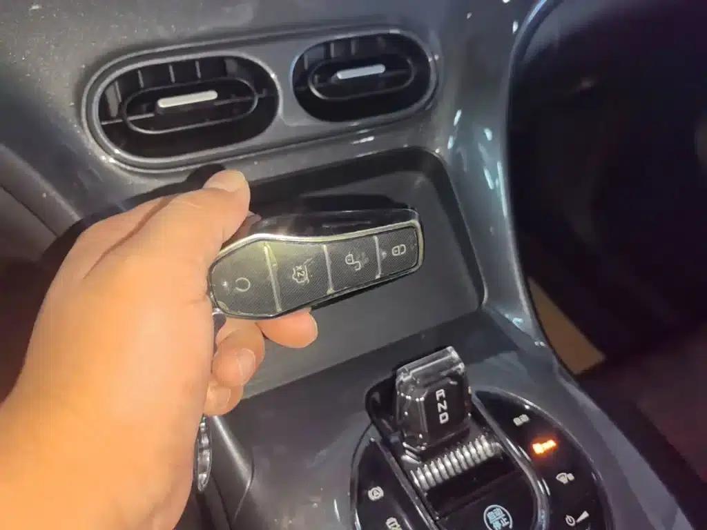 BYD e2 2023 Travel Edition — миниатюра 9