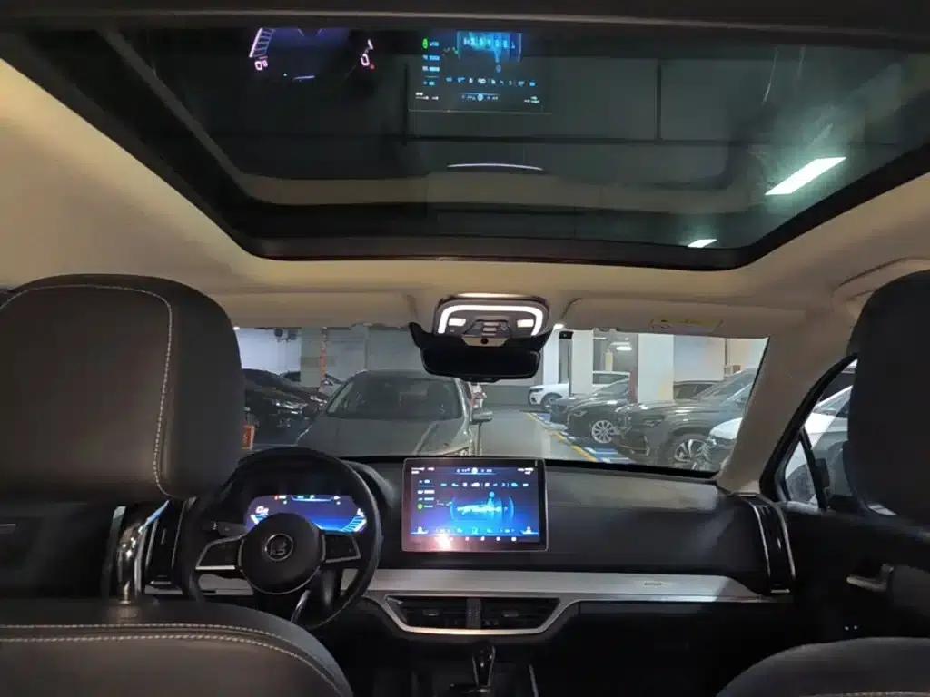 Tang 2018 2.0T Automatic Intelligent Connected Premium 7-seater National V Emission Standard — миниатюра 18