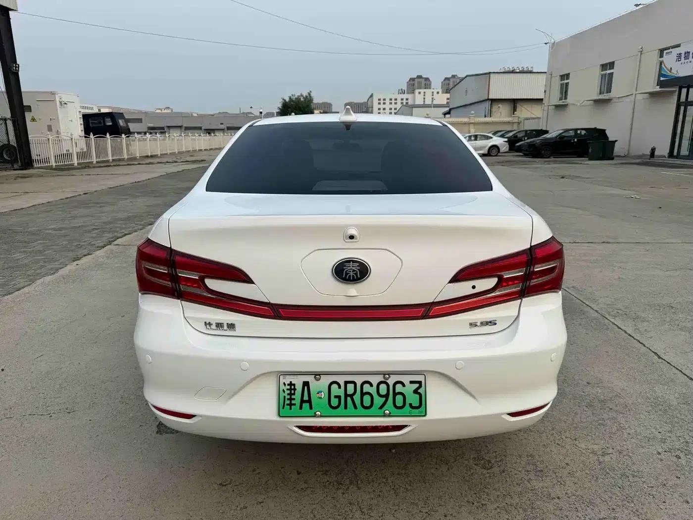 Qin New Energy 2017 1.5T Premium Edition — миниатюра 7