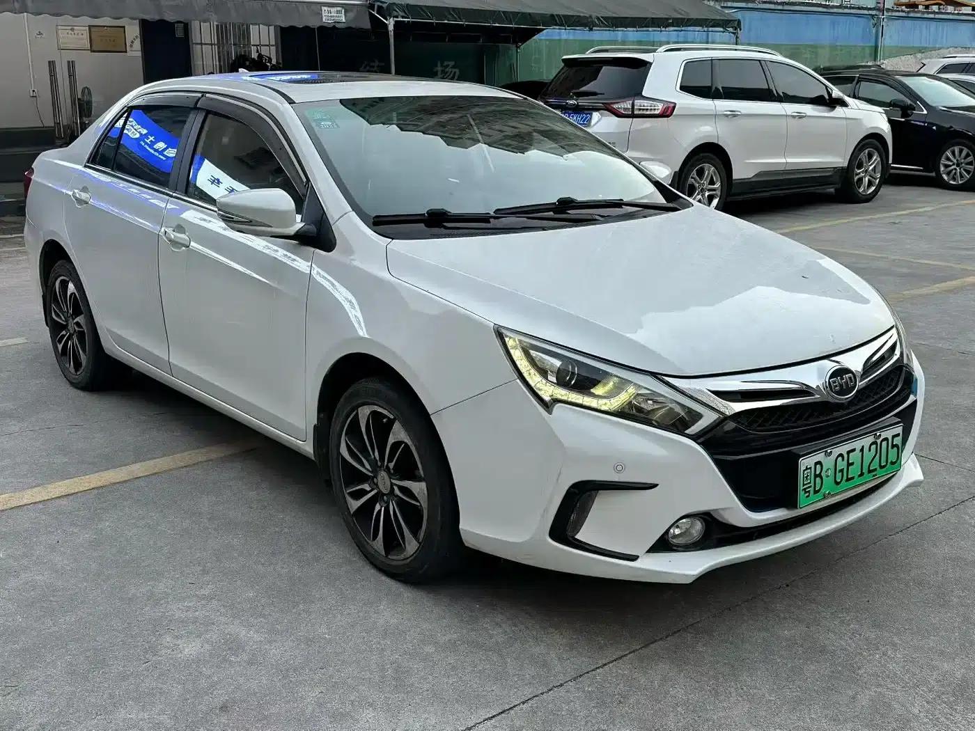 Qin New Energy 2015 1.5T Dual Crown Flagship Edition — миниатюра 3