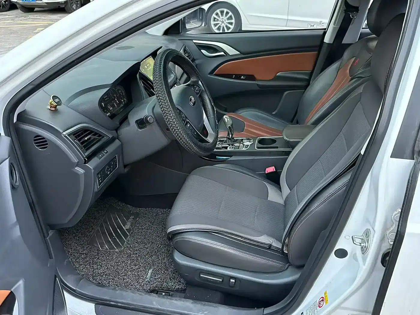 Qin New Energy 2015 1.5T Dual Crown Flagship Edition — миниатюра 4