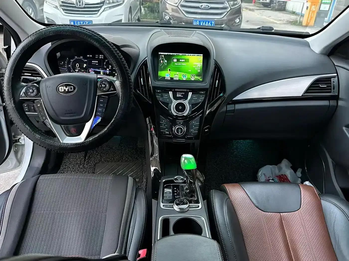 Qin New Energy 2015 1.5T Dual Crown Flagship Edition — миниатюра 6