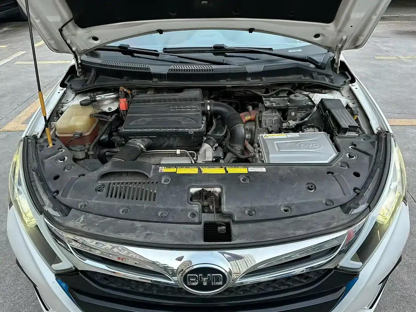 Qin New Energy 2015 1.5T Dual Crown Flagship Edition — миниатюра 7