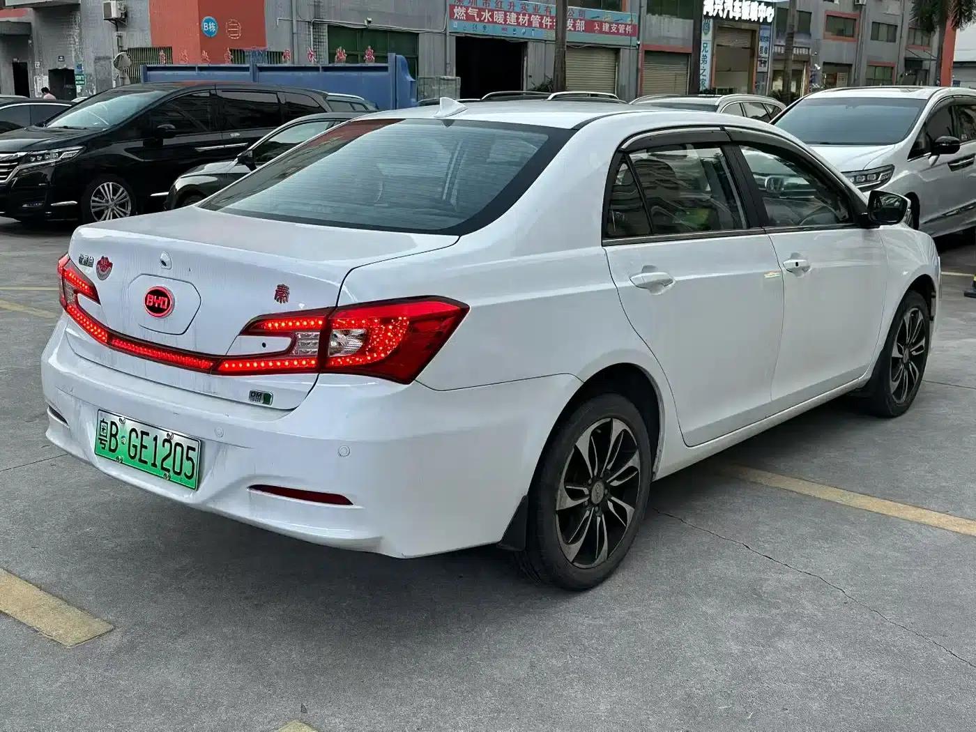 Qin New Energy 2015 1.5T Dual Crown Flagship Edition — миниатюра 8