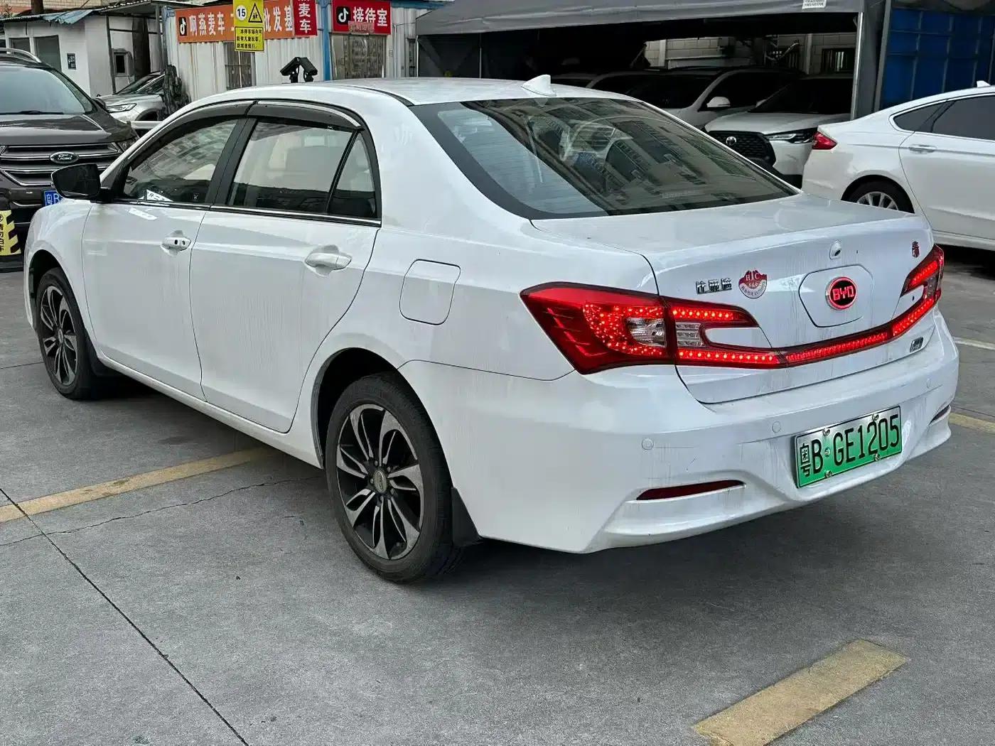 Qin New Energy 2015 1.5T Dual Crown Flagship Edition — миниатюра 9