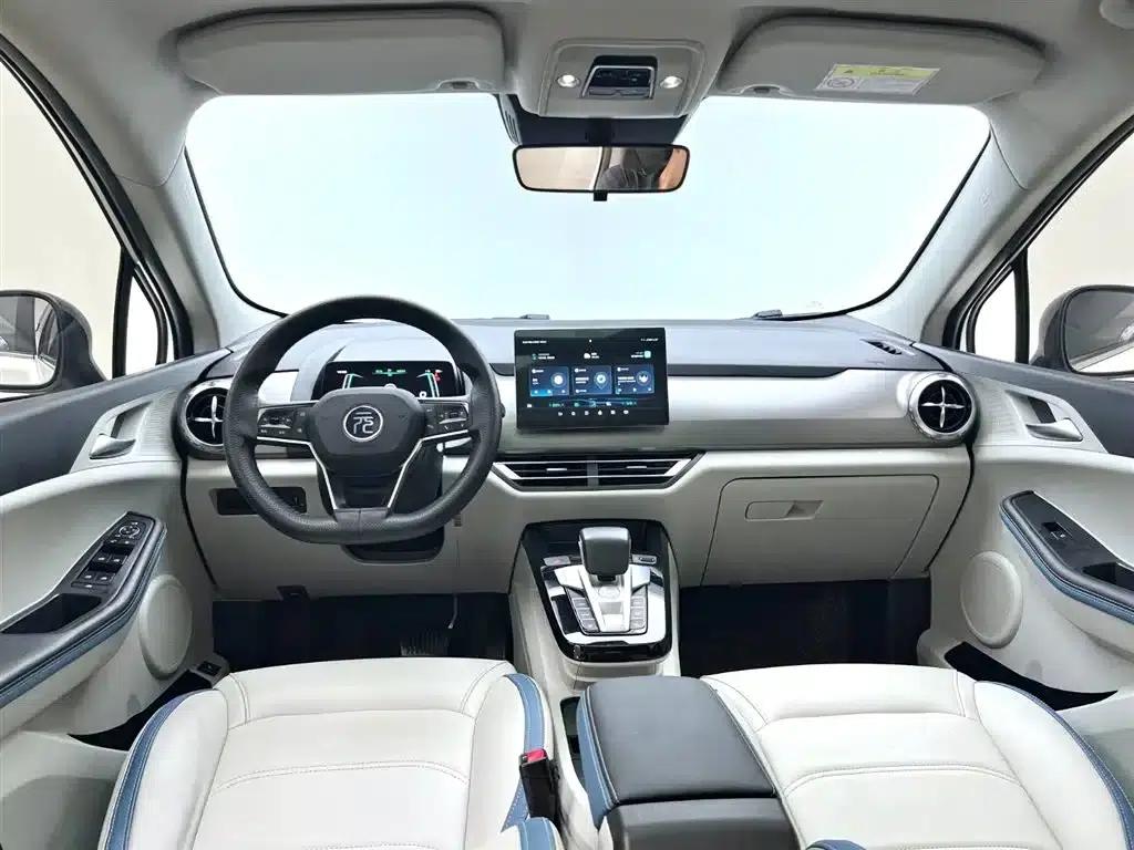 Yuan Pro 2023 401KM Premium — миниатюра 13