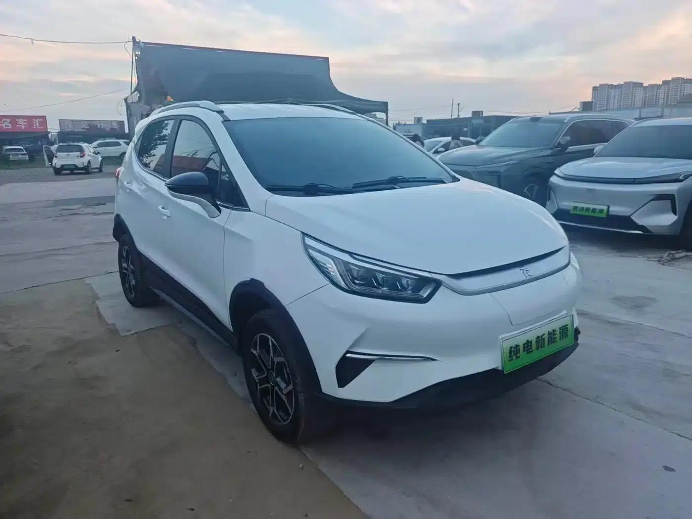 Yuan Pro 2023 401KM Luxury Edition — миниатюра 1