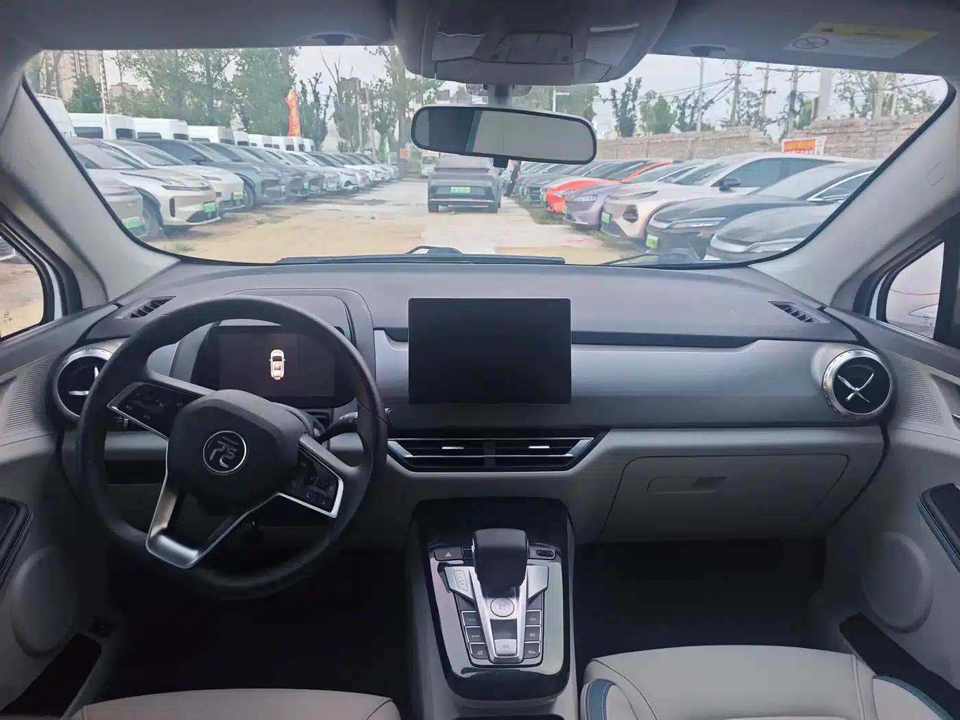Yuan Pro 2023 401KM Luxury Edition — миниатюра 4