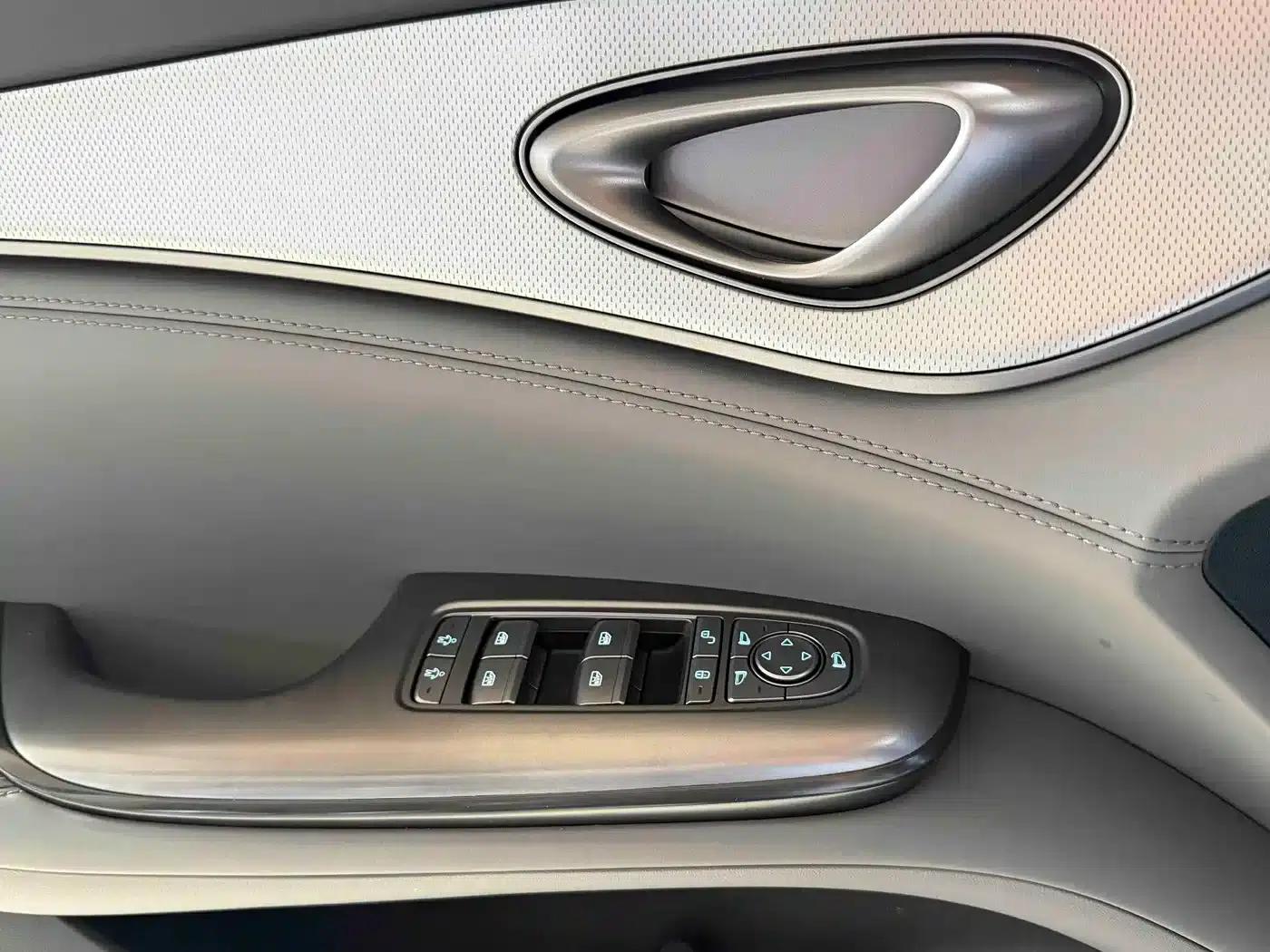 Seal 07 DM-i 2025 Model DM-i 1.5L 125km Elite — миниатюра 7