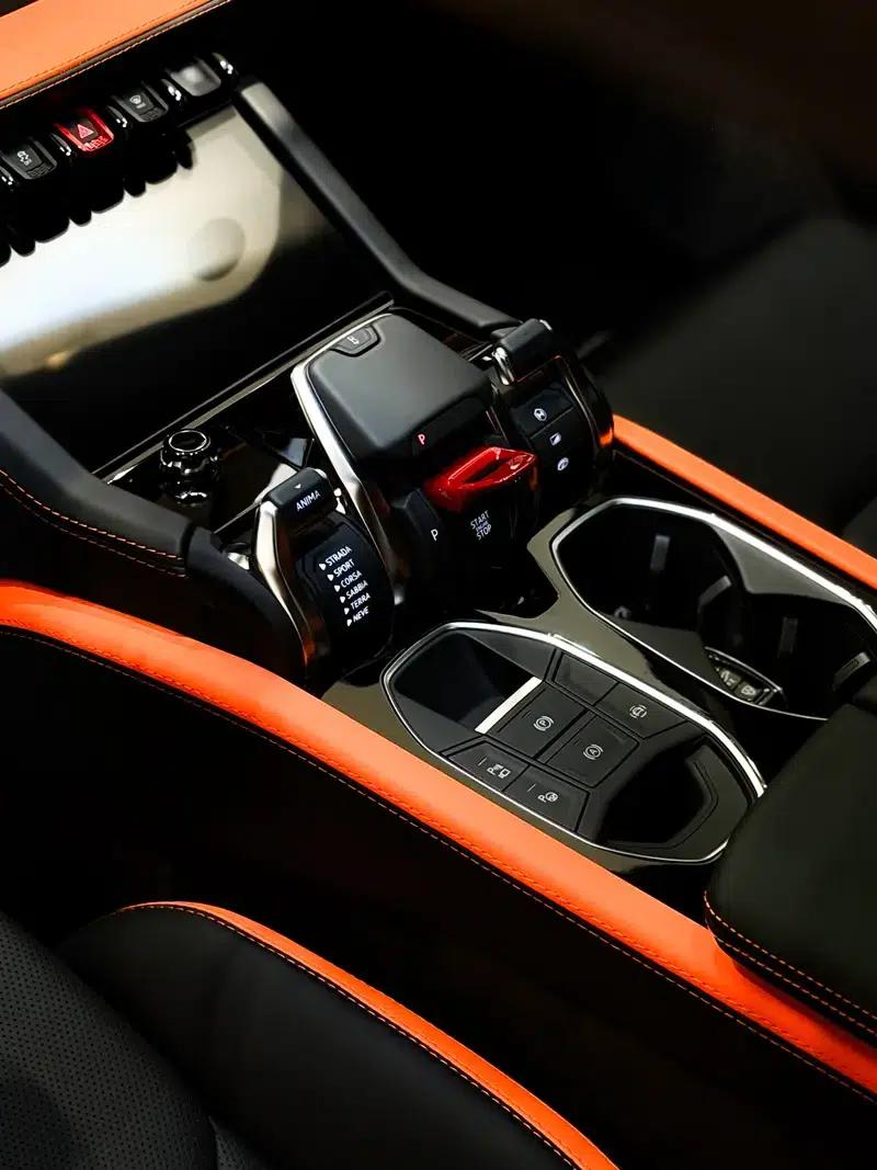 2025 Urus SE 4.0T Standard Edition — миниатюра 11