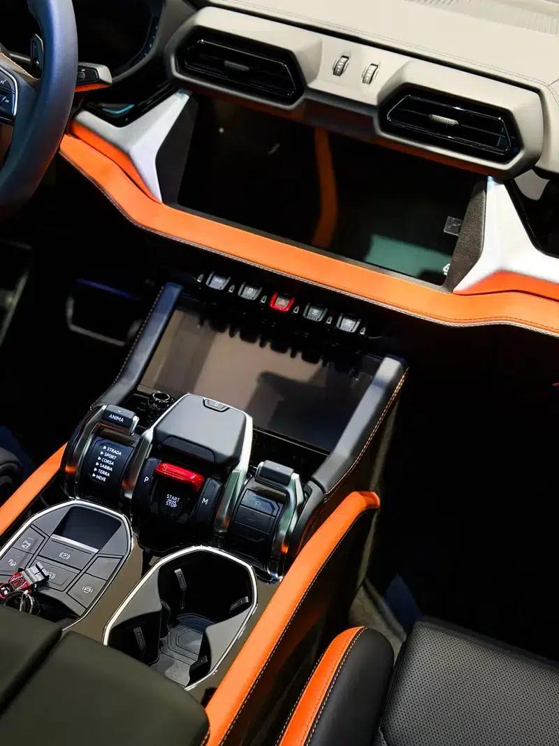 2025 Urus SE 4.0T Standard Edition — миниатюра 16
