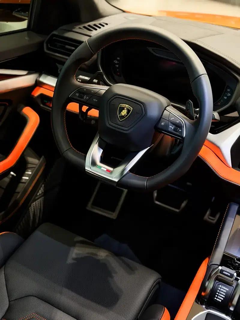 2025 Urus SE 4.0T Standard Edition — миниатюра 17