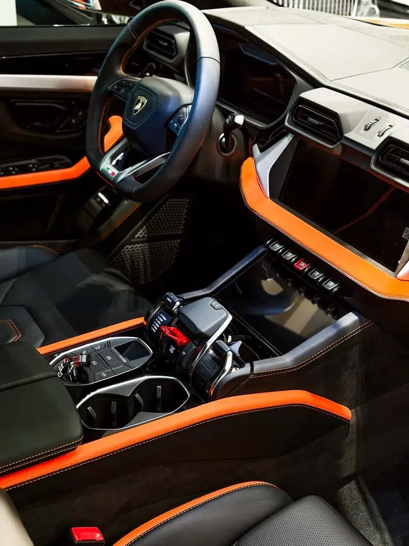 2025 Urus SE 4.0T Standard Edition — миниатюра 18