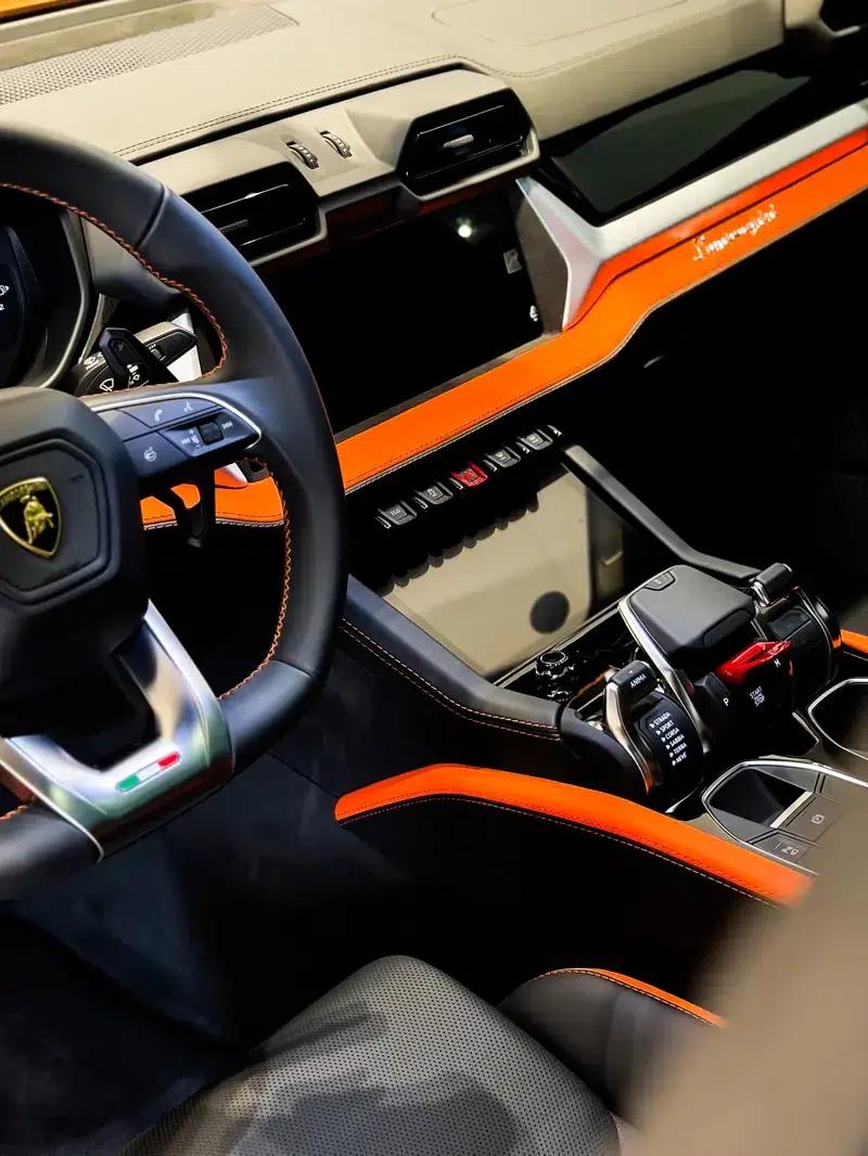 2025 Urus SE 4.0T Standard Edition — миниатюра 3