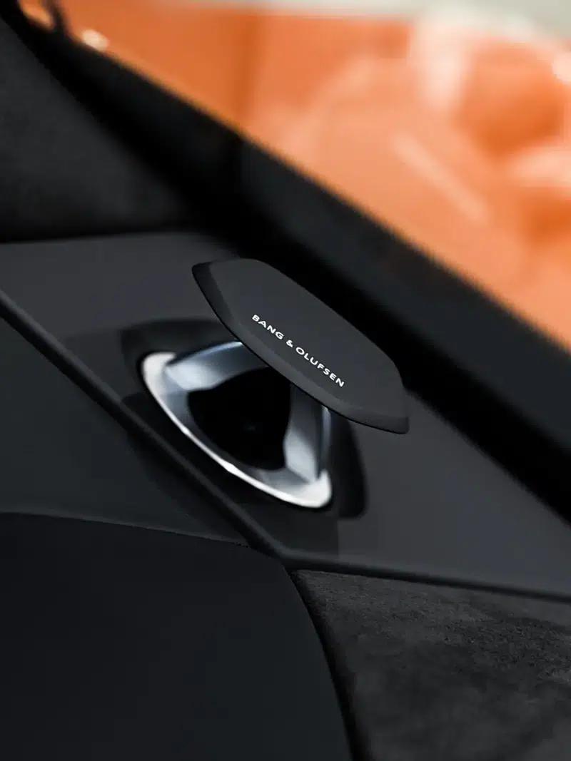 2025 Urus SE 4.0T Standard Edition — миниатюра 10