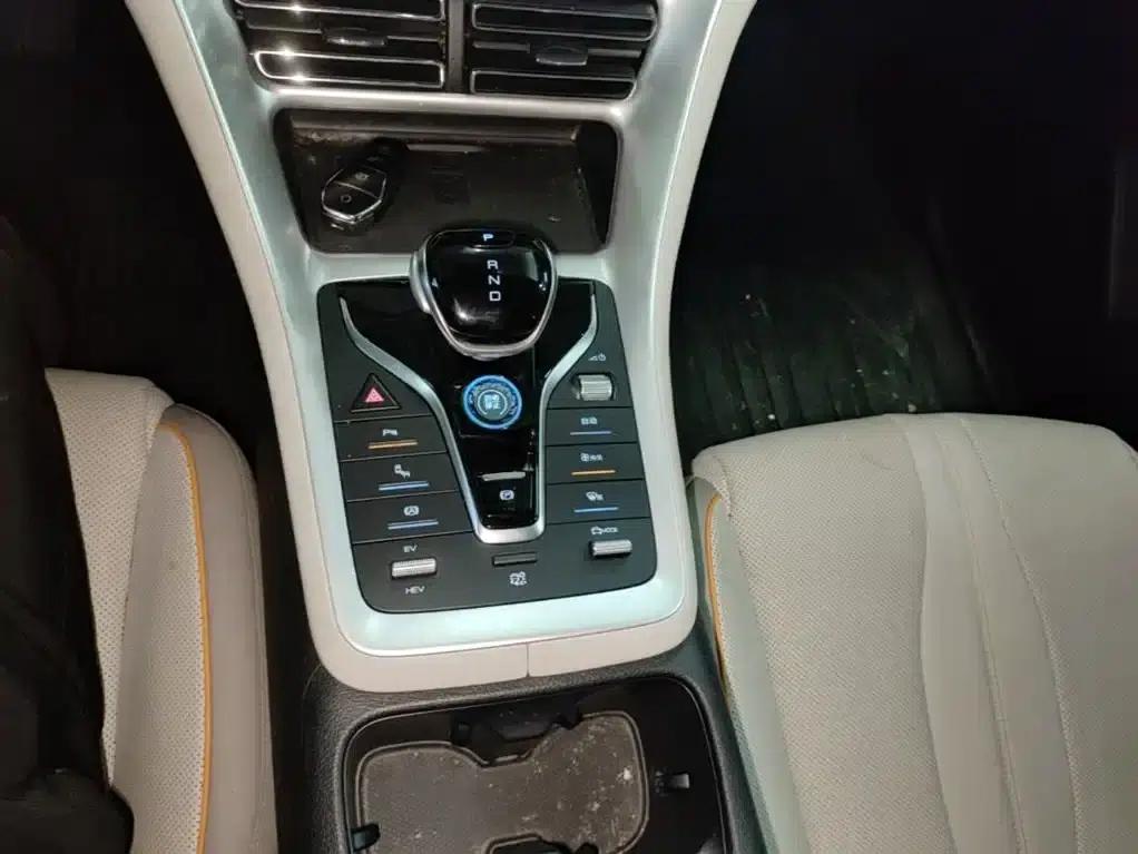 Song Pro New Energy 2024 Glory Edition DM-i 110KM Excellent Model — миниатюра 14