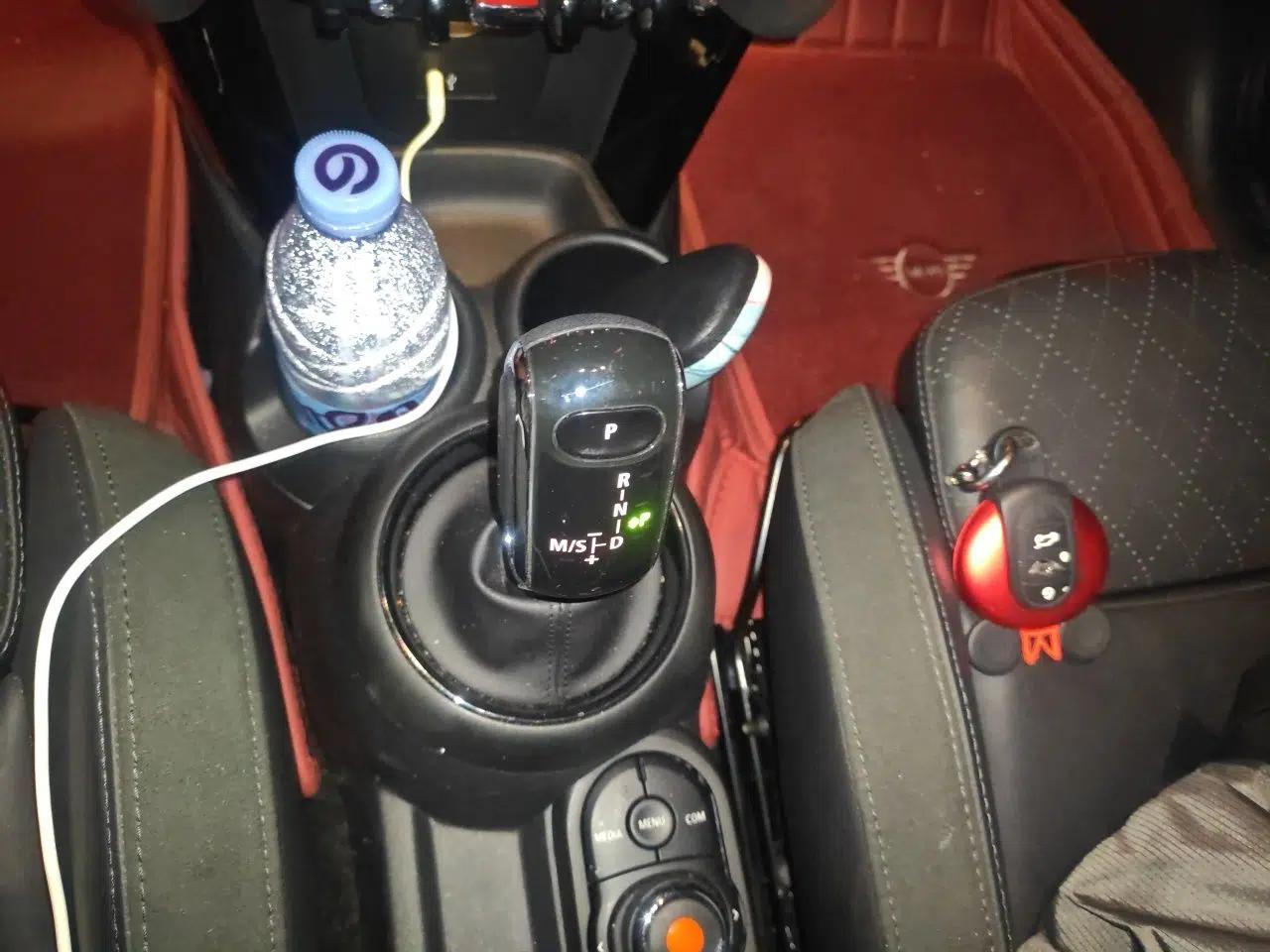 MINI 2020 1.5T COOPER Three-Door Midnight Red Limited Edition — миниатюра 14