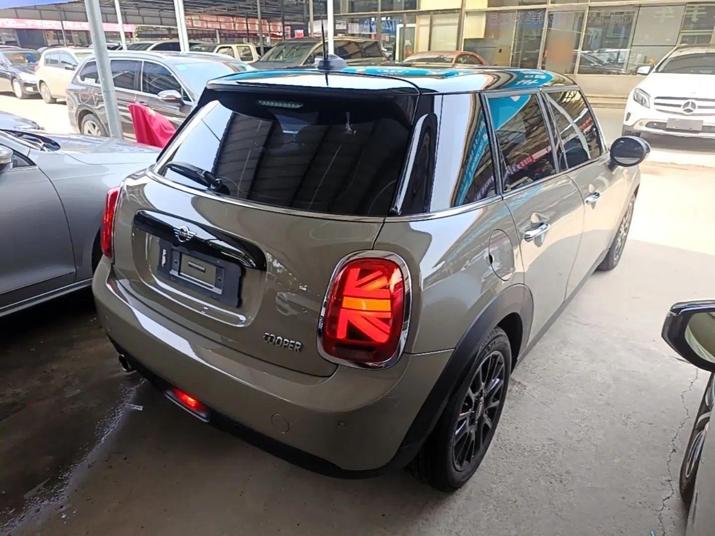 MINI 2018 1.5T COOPER Classic Edition Five-Door Version — миниатюра 6