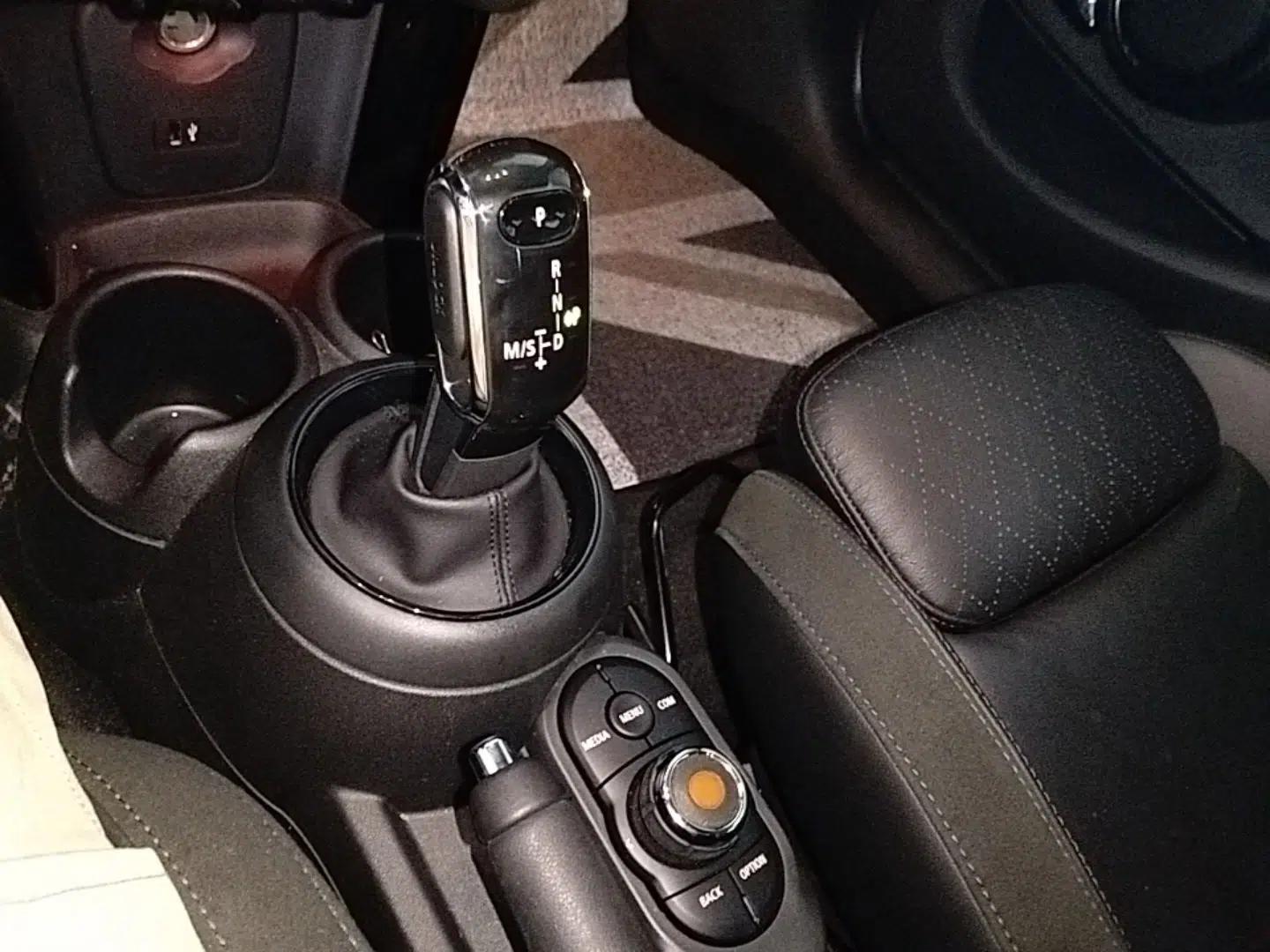 MINI 2019 1.5T COOPER Artist Five-Door Edition — миниатюра 16