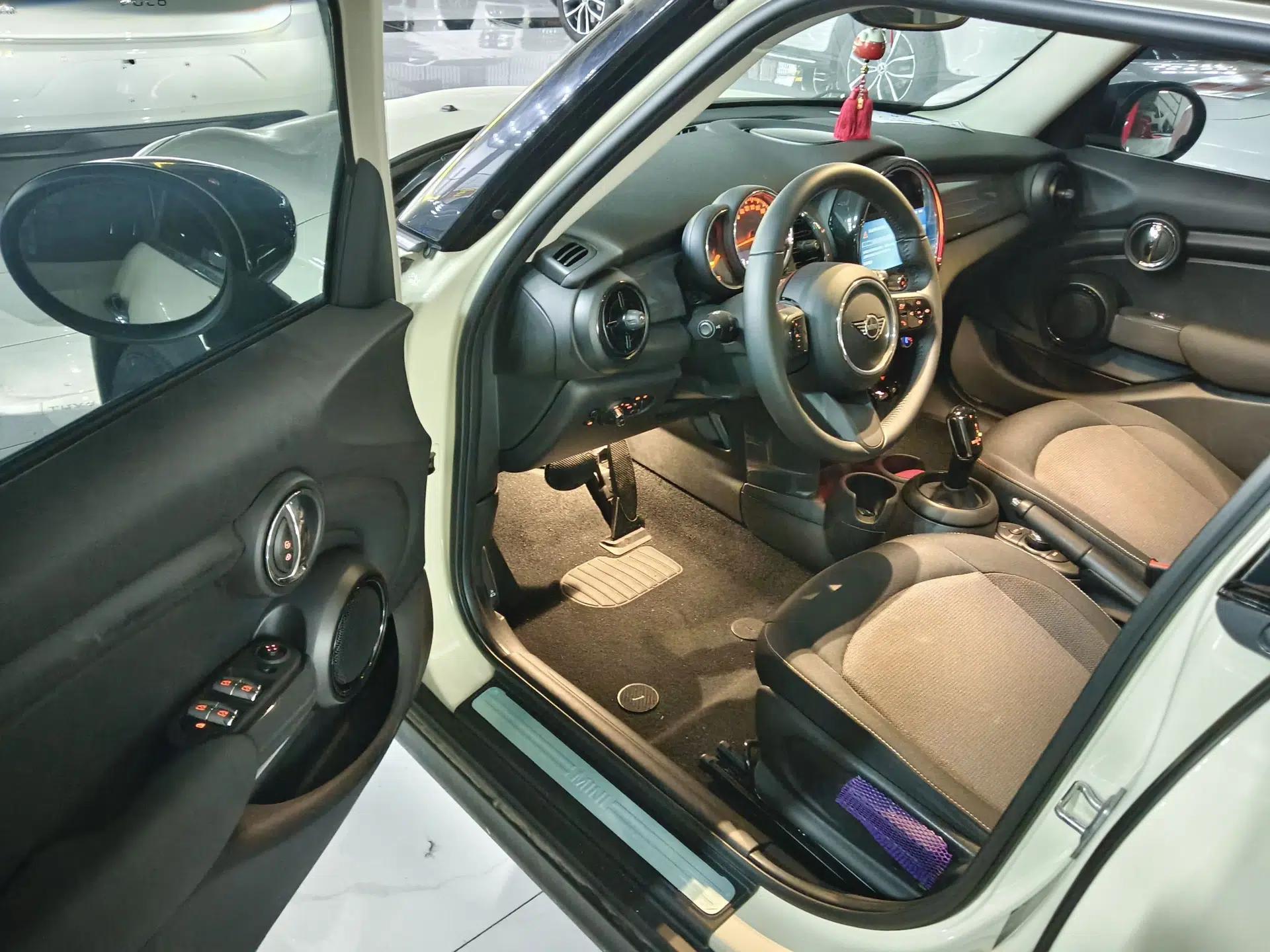 MINI 2022 1.5T ONE Five-Door PLUS — миниатюра 18