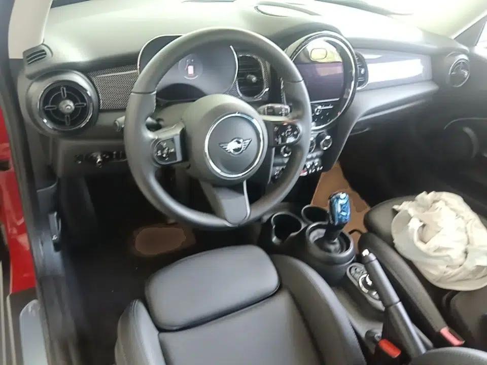 MINI 2022 Updated 1.5T COOPER Classic Edition — миниатюра 12