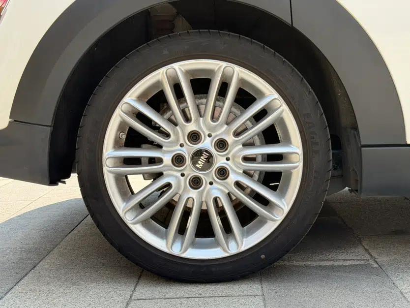 MINI 2023 Updated 1.5T COOPER Artist Five-Door Edition — миниатюра 18