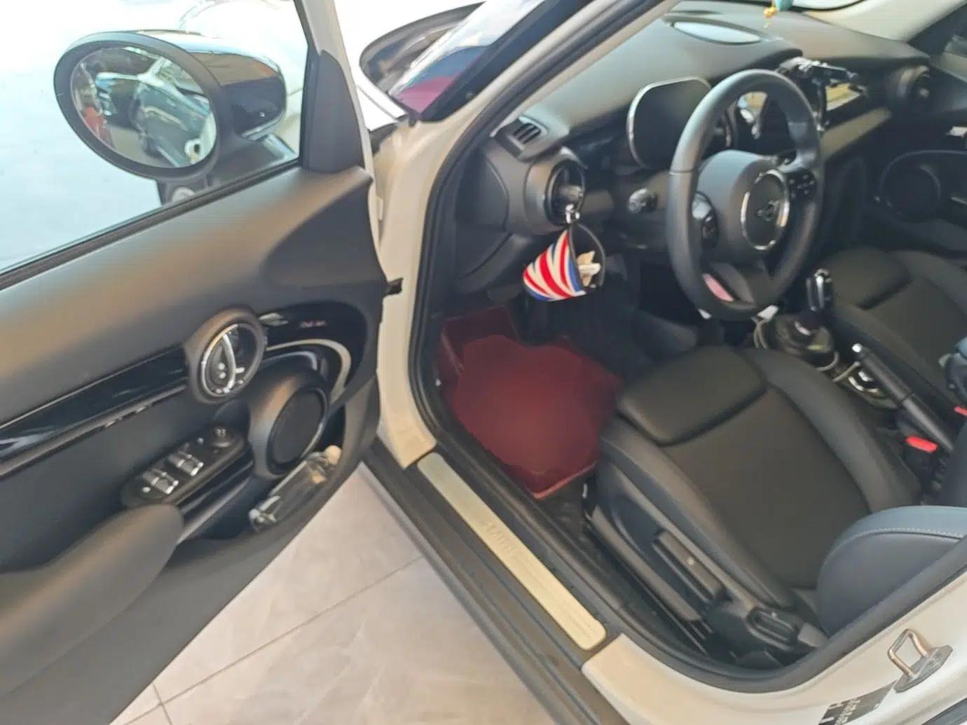MINI 2023 Updated 1.5T COOPER Artist Five-Door Edition — миниатюра 27