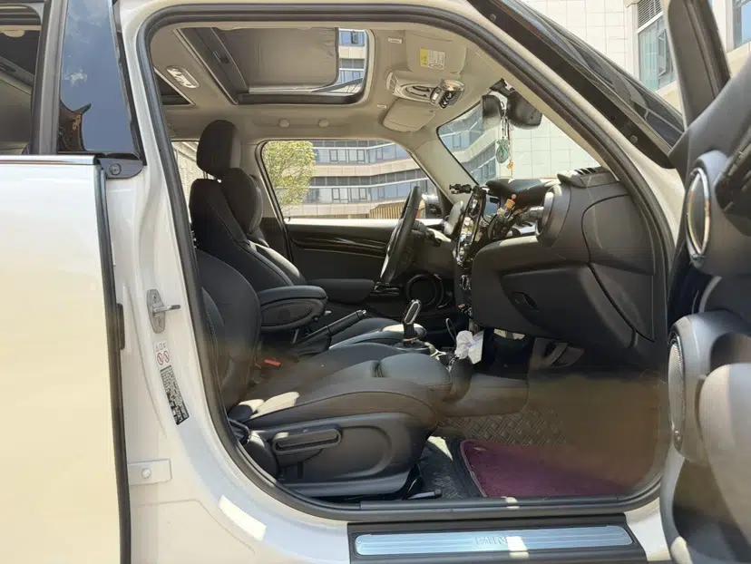MINI 2023 Updated 1.5T COOPER Artist Five-Door Edition — миниатюра 28