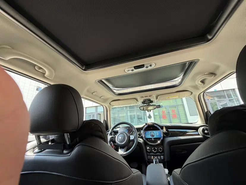 MINI 2023 Updated 1.5T COOPER Artist Five-Door Edition — миниатюра 35