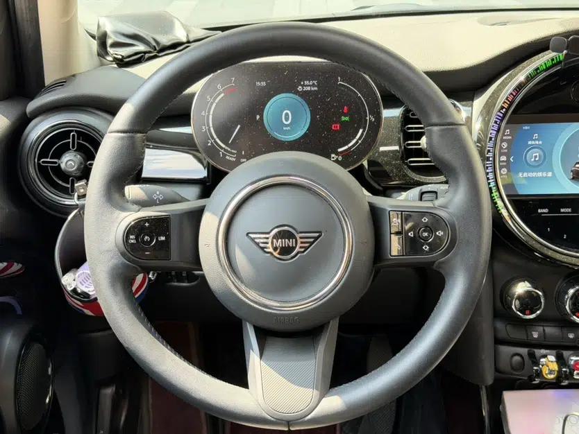 MINI 2023 Updated 1.5T COOPER Artist Five-Door Edition — миниатюра 36