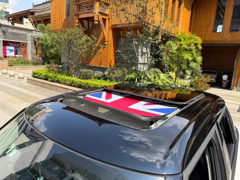 MINI 2023 Updated 1.5T COOPER Artist Five-Door Edition — миниатюра 7