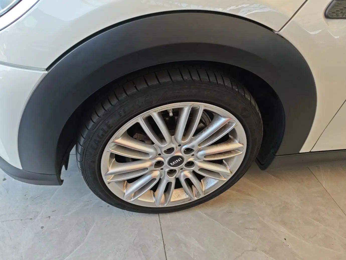 MINI 2023 Updated 1.5T COOPER Artist Five-Door Edition — миниатюра 10