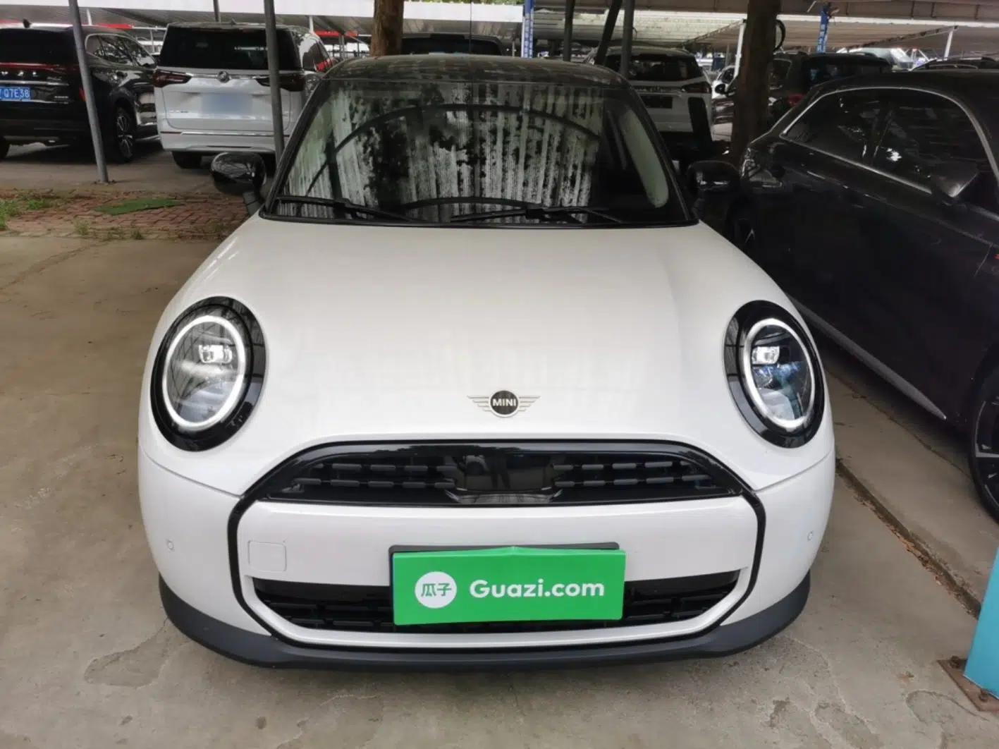 MINI 2025 1.5T COOPER Classic Edition Five-Door Version — миниатюра 2