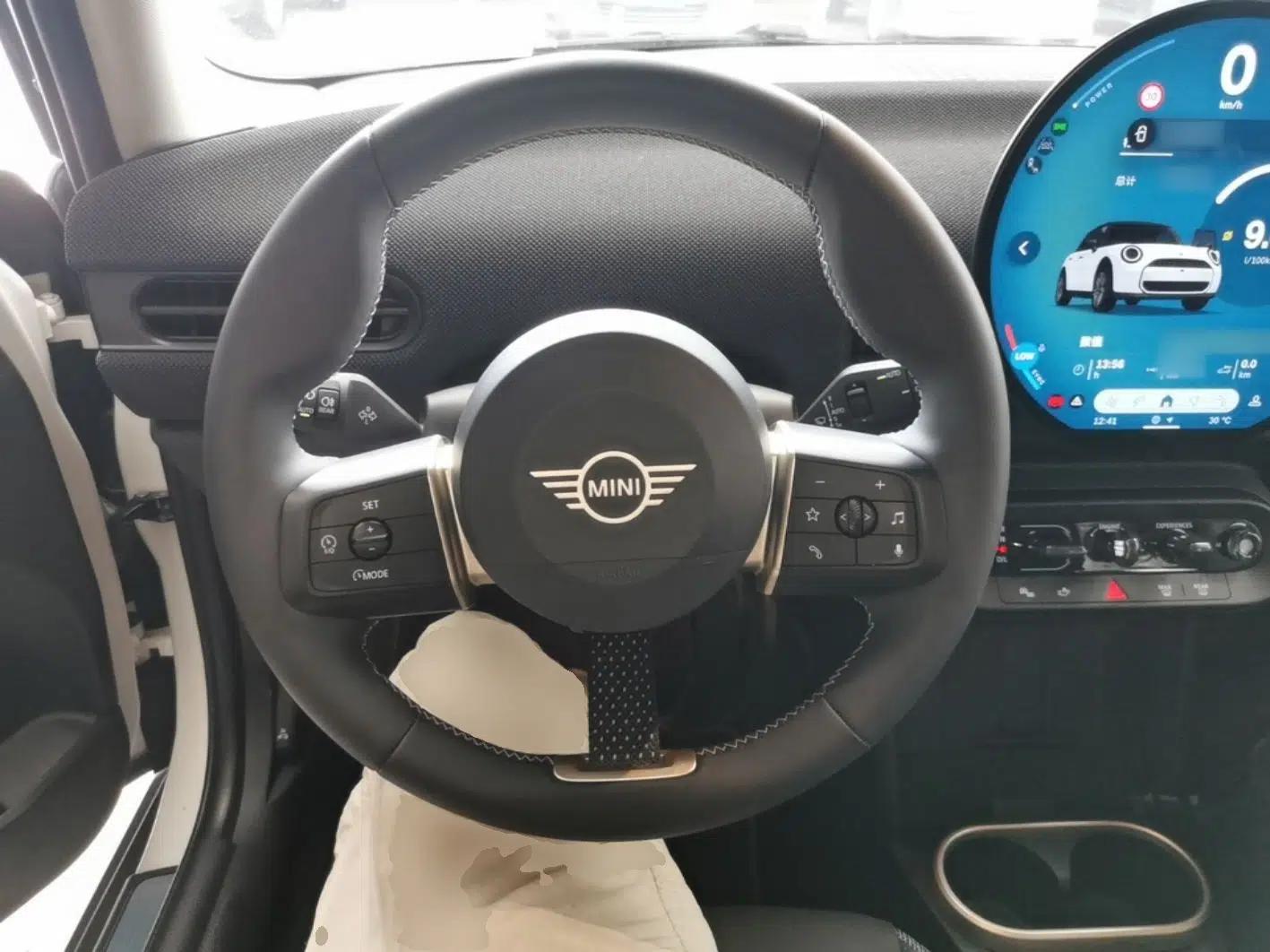 MINI 2025 1.5T COOPER Classic Edition Five-Door Version — миниатюра 13