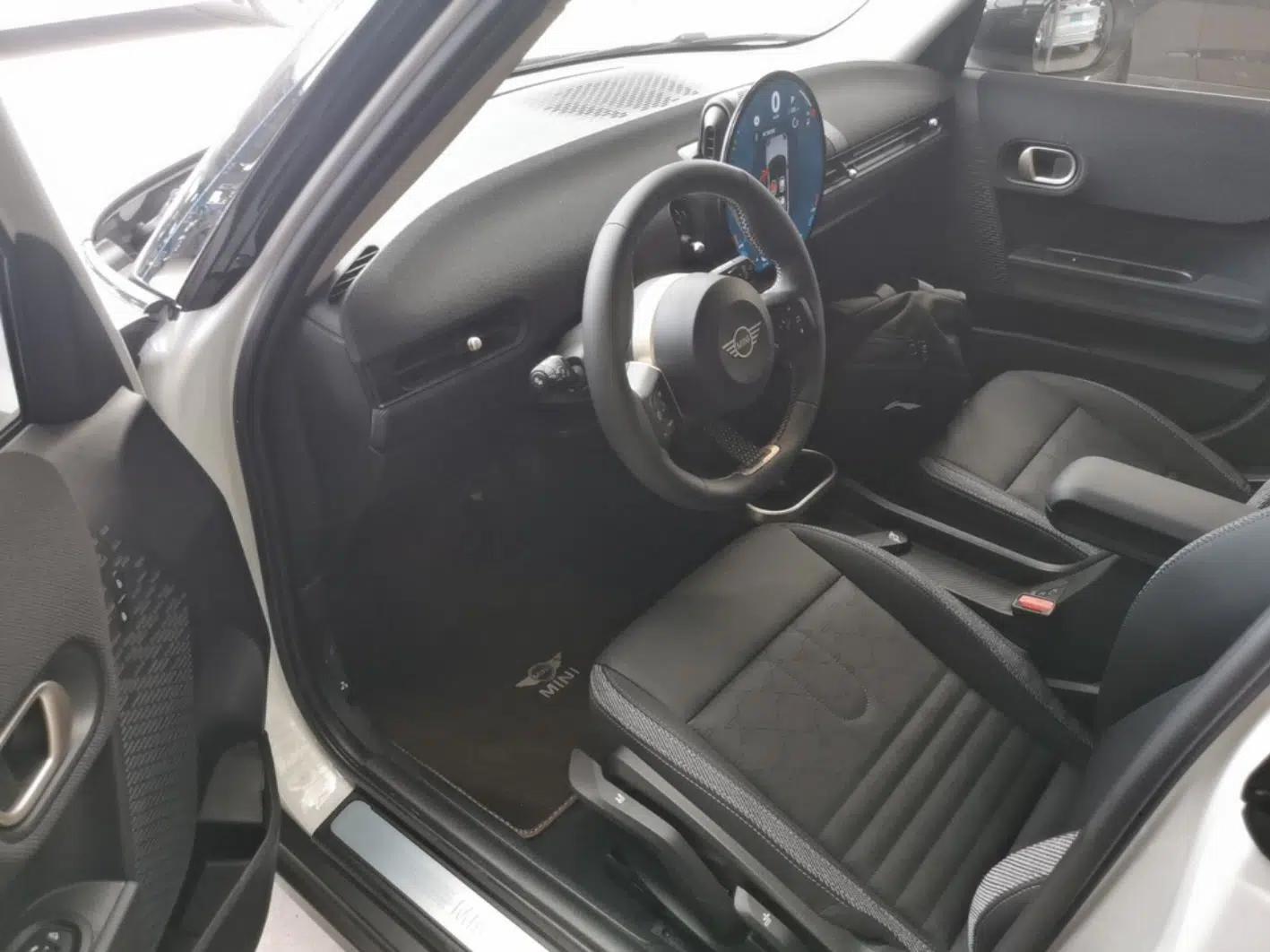 MINI 2025 1.5T COOPER Classic Edition Five-Door Version — миниатюра 17