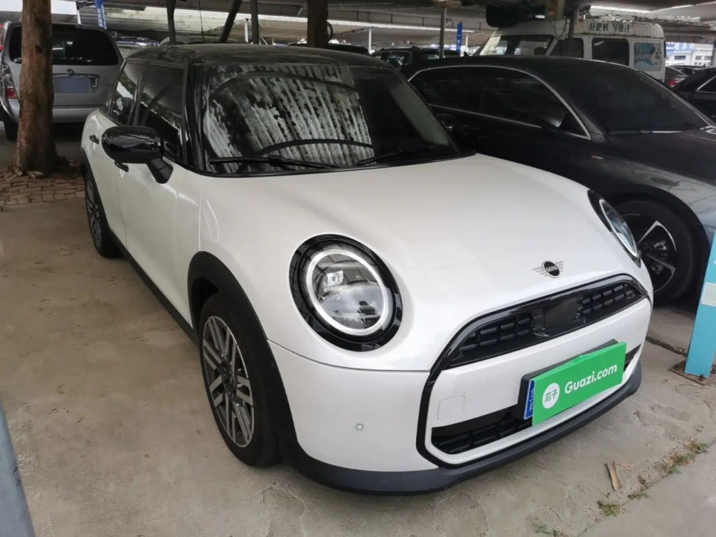 MINI 2025 1.5T COOPER Classic Edition Five-Door Version — миниатюра 3