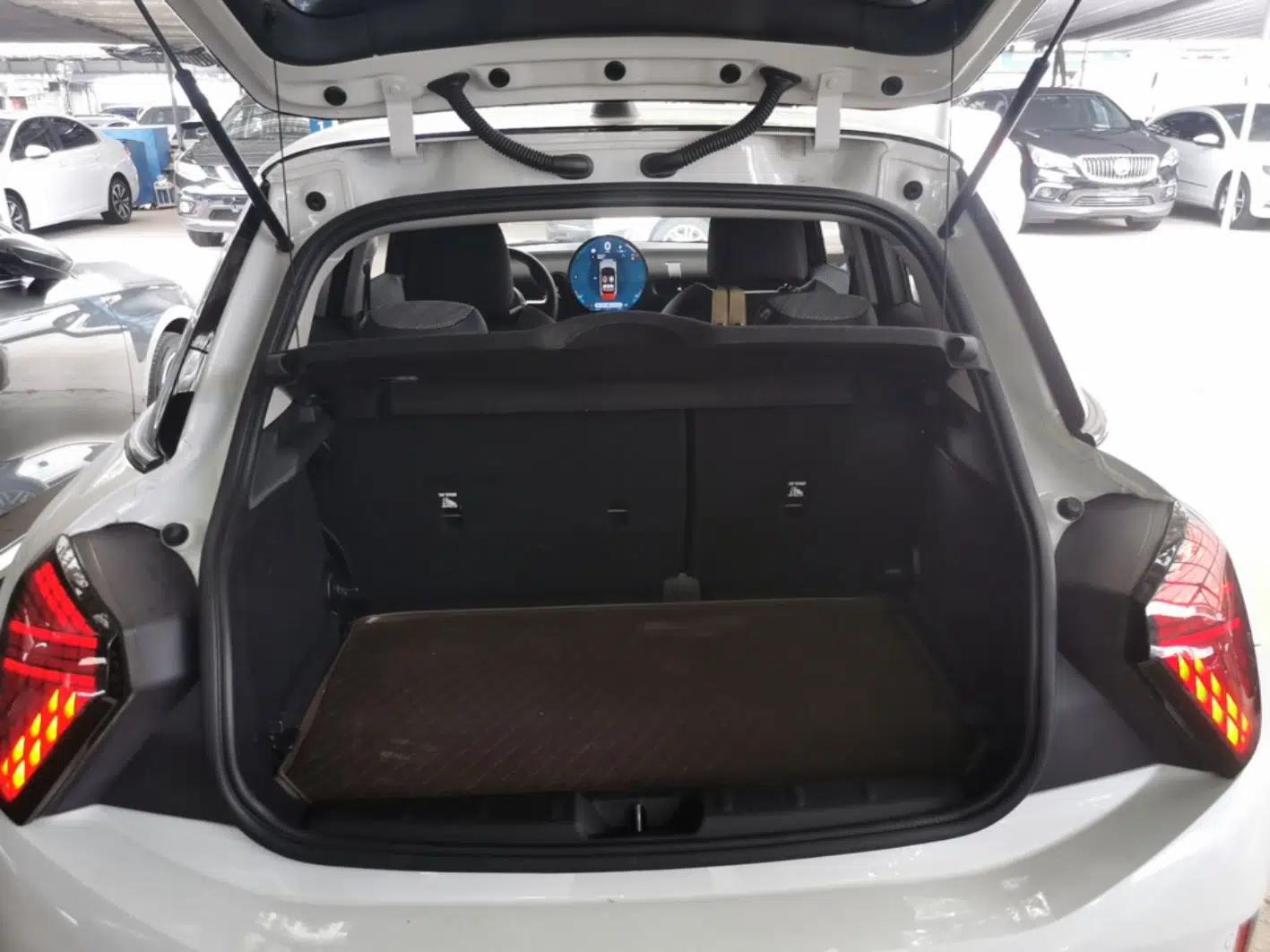 MINI 2025 1.5T COOPER Classic Edition Five-Door Version — миниатюра 22