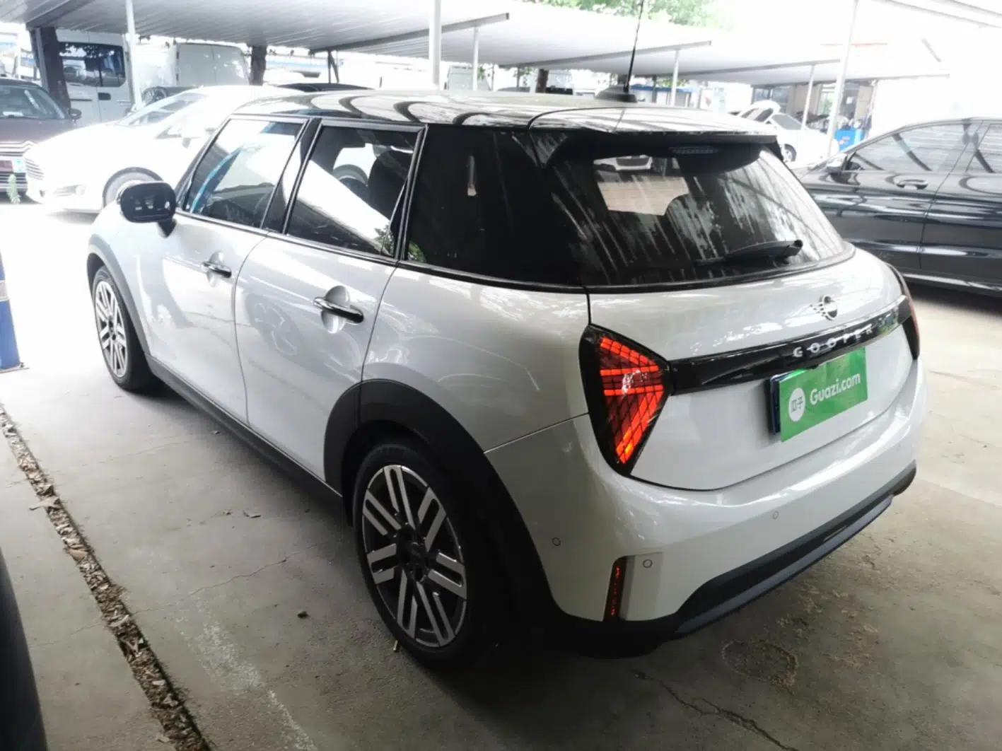 MINI 2025 1.5T COOPER Classic Edition Five-Door Version — миниатюра 4