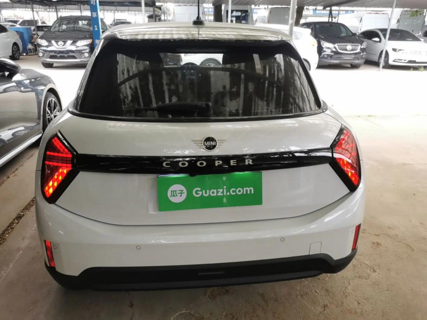 MINI 2025 1.5T COOPER Classic Edition Five-Door Version — миниатюра 5