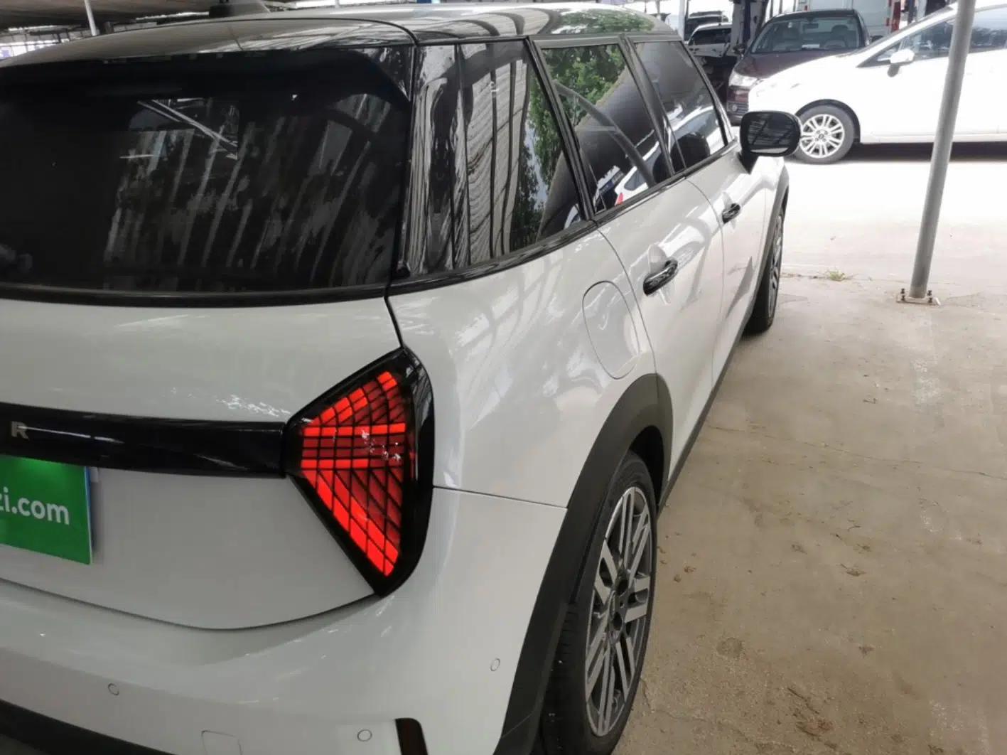 MINI 2025 1.5T COOPER Classic Edition Five-Door Version — миниатюра 9