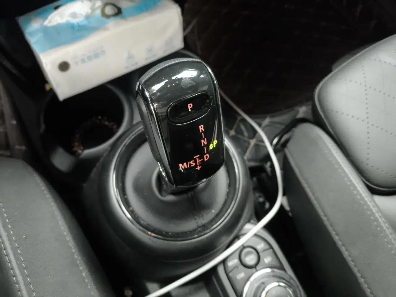MINI 2023 Facelift 2.0T COOPER S Artist Five-Door Edition — миниатюра 11