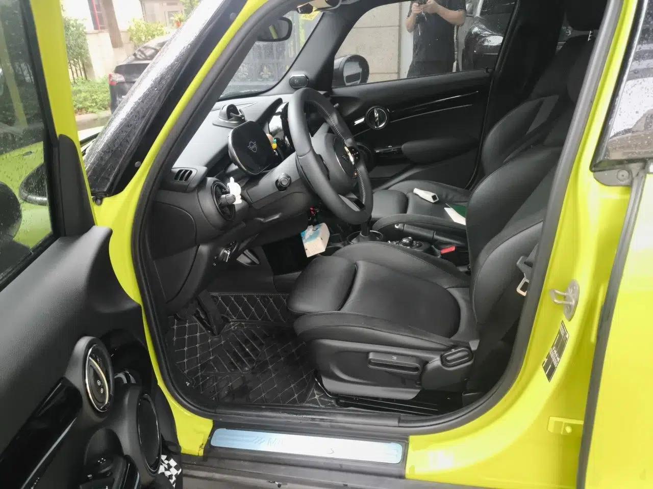 MINI 2023 Facelift 2.0T COOPER S Artist Five-Door Edition — миниатюра 12