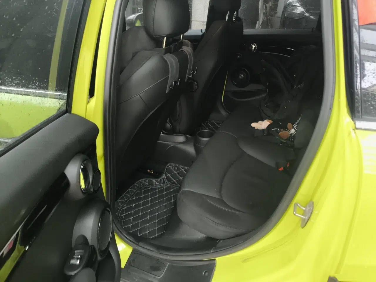 MINI 2023 Facelift 2.0T COOPER S Artist Five-Door Edition — миниатюра 14