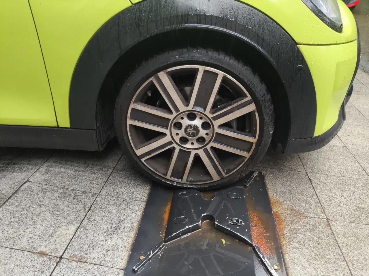 MINI 2023 Facelift 2.0T COOPER S Artist Five-Door Edition — миниатюра 5